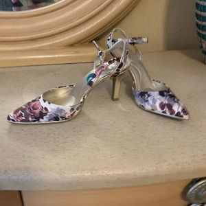 Bandalino Multi Colored Pumps